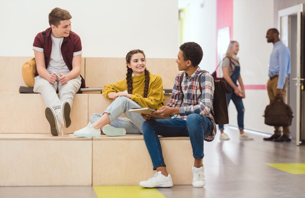 Teenagers with healthy minds participate in group activity